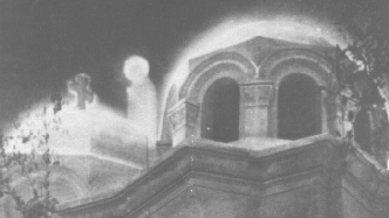 Le luci sulla chiesa egiziana (wikipedia) - www.curiosauro.it