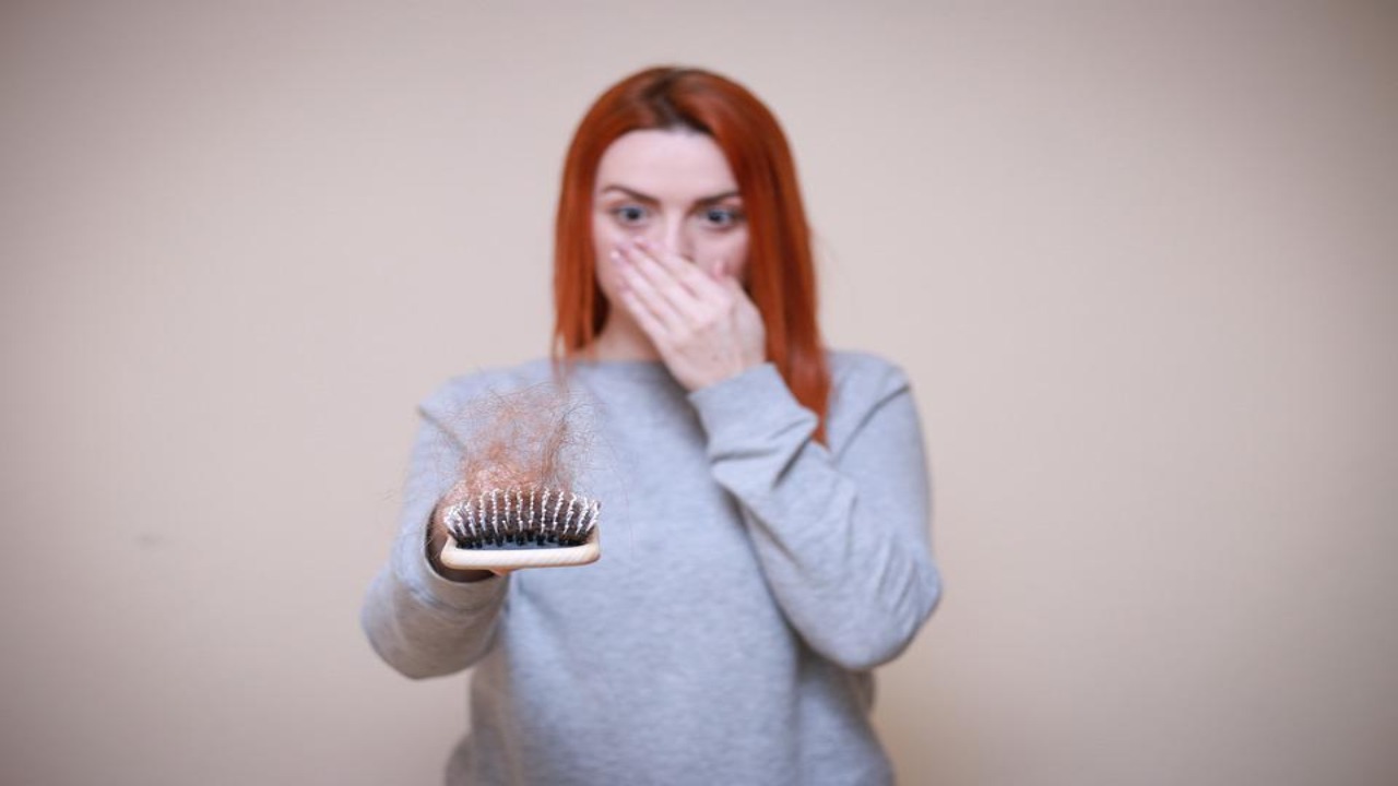 Capelli che cadono soprattutto in estate? Forse soffri di pressione... -curiosauro.it - 240622