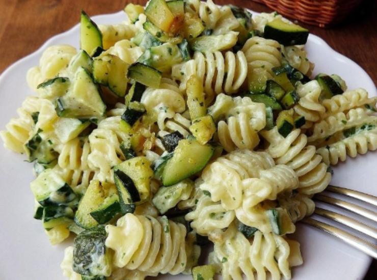 Pasta con zucchine e crema di parmigiano