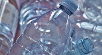 Plastica, la scoperta di autoriparazione che fa bene all’ecologia