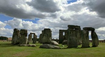 Bluehenge, il terreno dei vivi contrapposto al dominio dei morti di Stonehenge