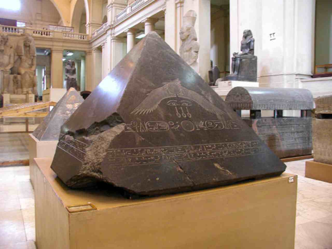 pyramidion