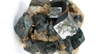 Perovskite: il minerale che rivoluzionerà il modo di creare energia!