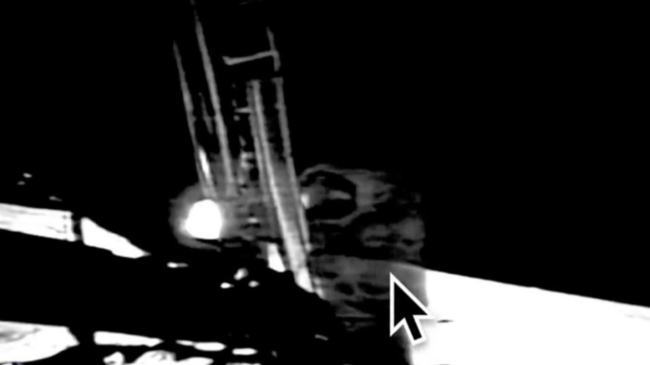 astronauti trasparenti-Un astronauta della missione Apollo 11 che sparisce... (captured) - 20220520-www.curiosauro.it