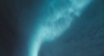 È fra le più luminose ed estese viste finora… Ecco cos’è