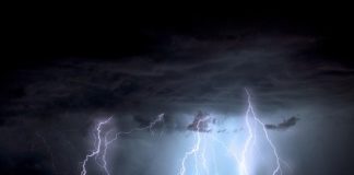 colpo di fulmine-I fulmini sono all'origine della vita sulla Terra? (Pixabay) - www.curiosauro.it