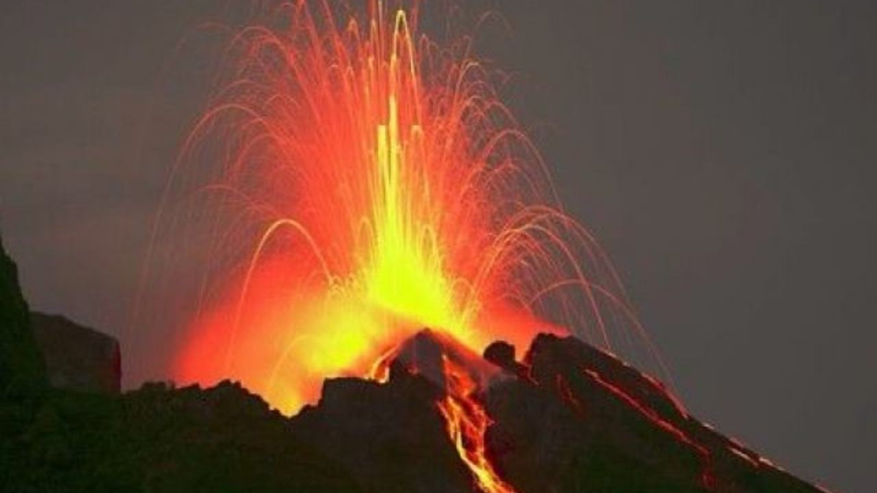 Vulcano www.curiosauro.it