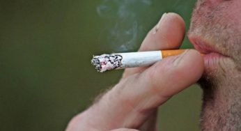 Il fumo uccide, ed essere stupidi non fa altro che peggiorare la situazione…