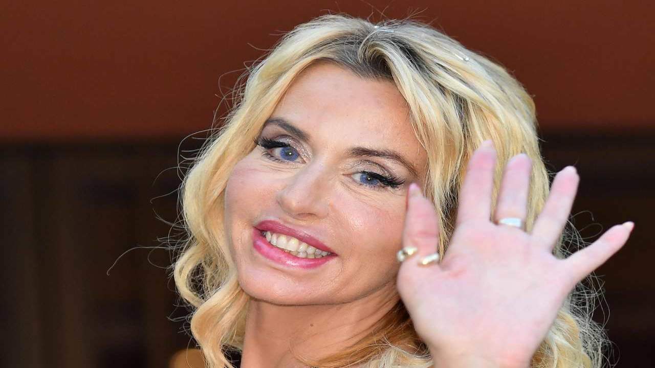 Valeria Marini e la confessione shock - (ilgazzettino) - 20220718-www.curiosauro.it