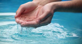Il mistero dei polpastrelli “stropicciati” in acqua: ecco perché succede, è incredibile!