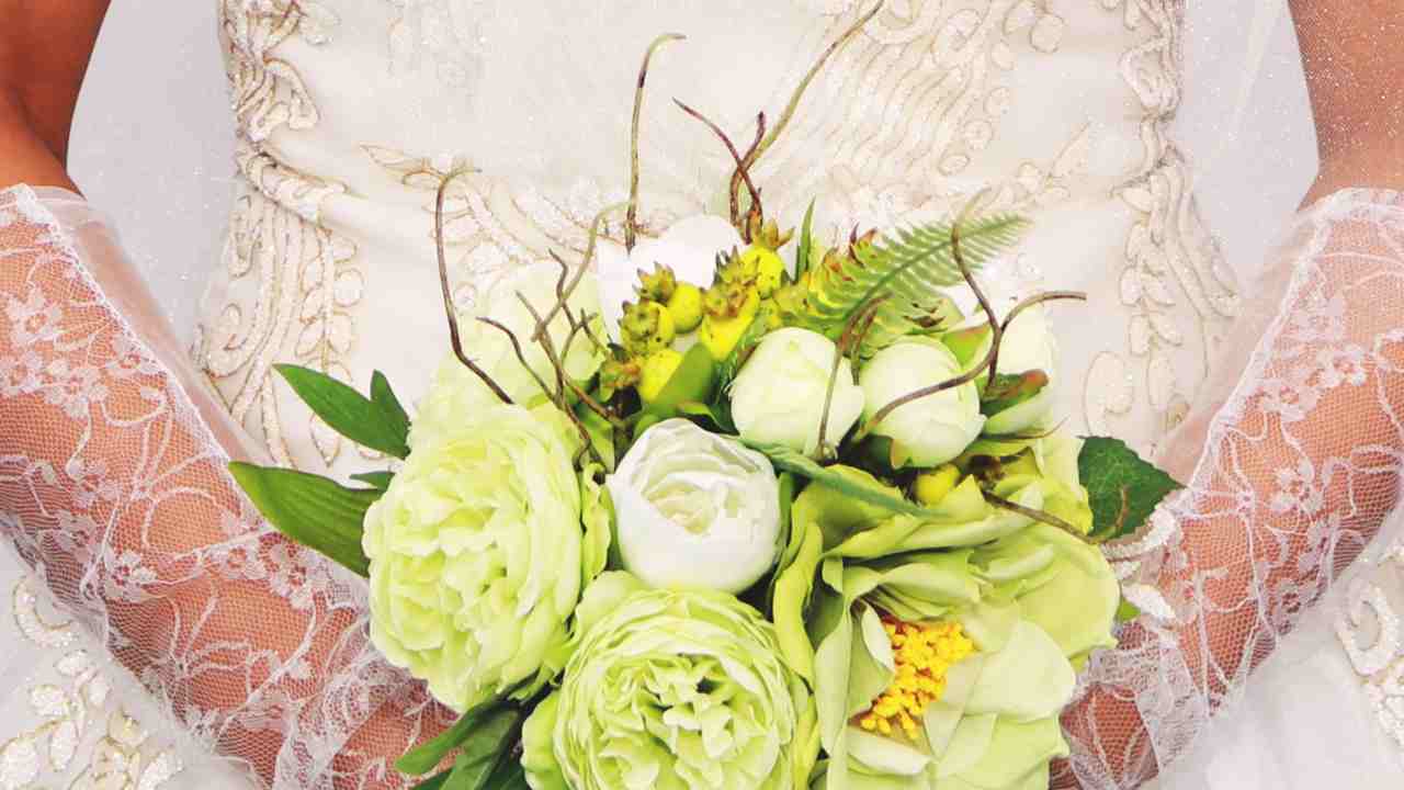 sposa con fiori