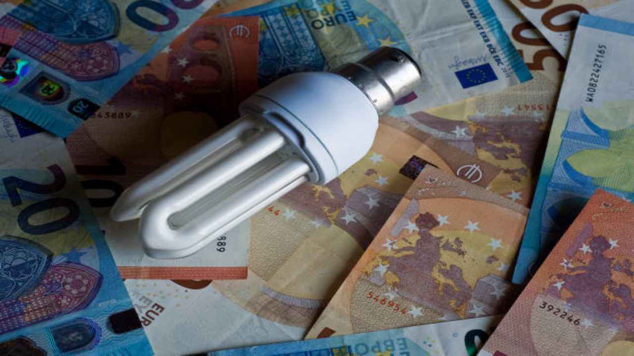 Bollette luce e gas sempre più care