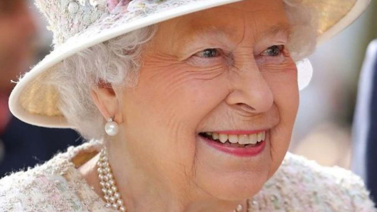 Regina Elisabetta II copertina