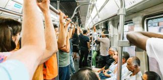 persone in metro