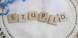 Sentirsi stupidi