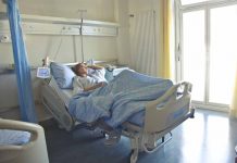 Donna ricoverata in ospedale