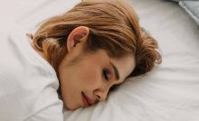 Andare a letto senza struccarsi, quali sono i rischi