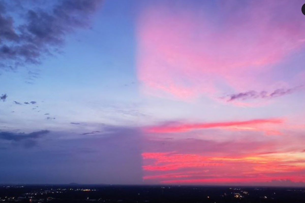 L'immagine del cielo diviso in due